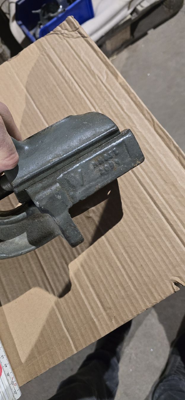 Tutti gli attrezzi: Schraubstock  – Usato da Weiningen ZH venduto da ped_fbx2 2