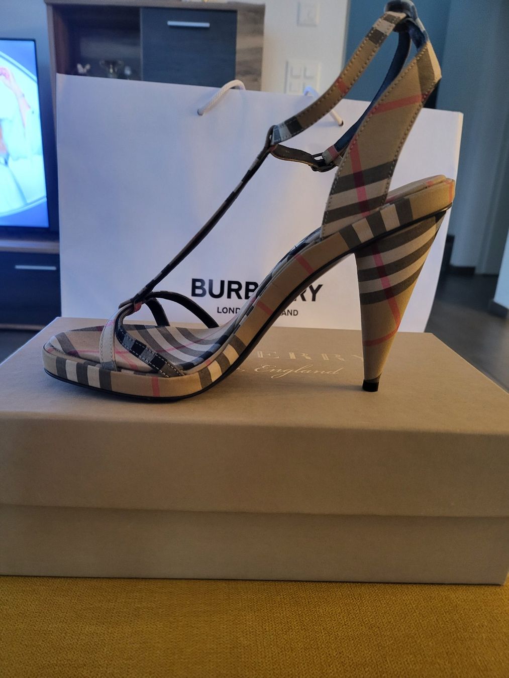 Burberry Scarpe da donna: Burberry Sandale – Nuovo e nell'imballaggio originale da Holderbank AG venduto da Estrela08 3