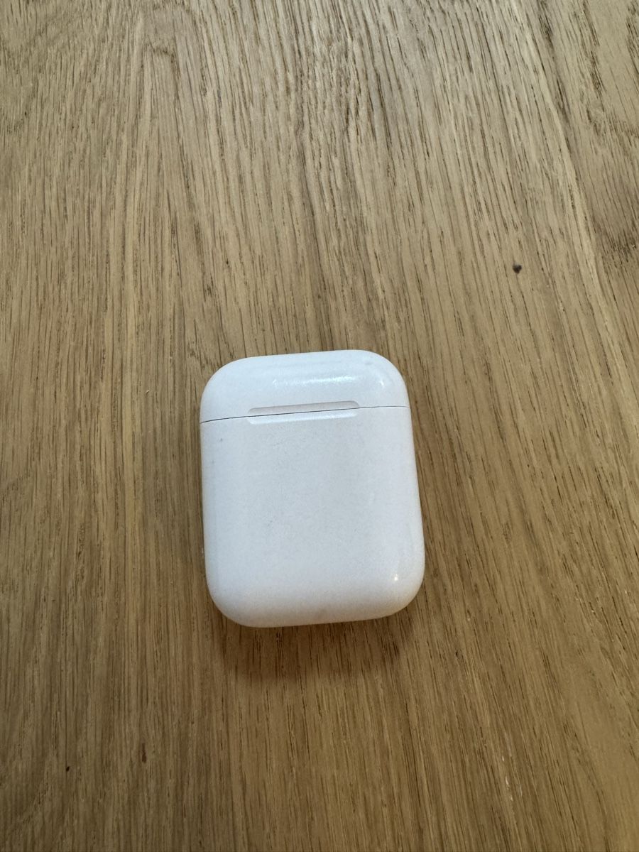 Apple Kopfhörer: Boîtier AirPods  – Gebraucht aus Nyon von loris305