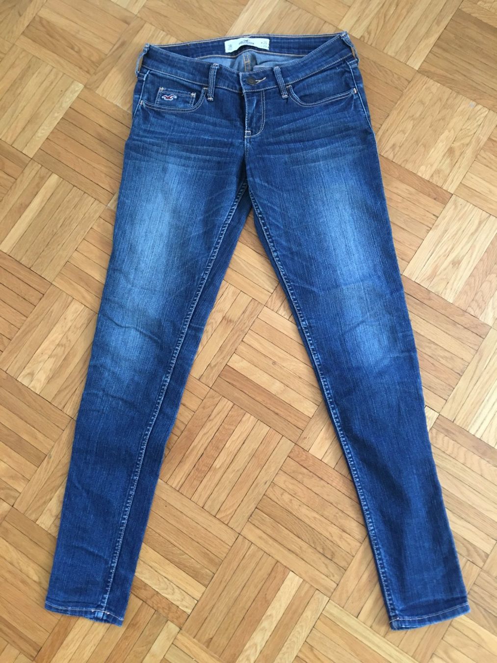 Hollister Jeans: HOLLISTER und 2 American Eagle, ab 1 Fr. – Nuovo (secondo la descrizione) da Rümlang venduto da ron2000 1