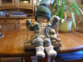 XXL Figur "Winterkinder" schaukelndes Kind, Weihnachtsdeko
