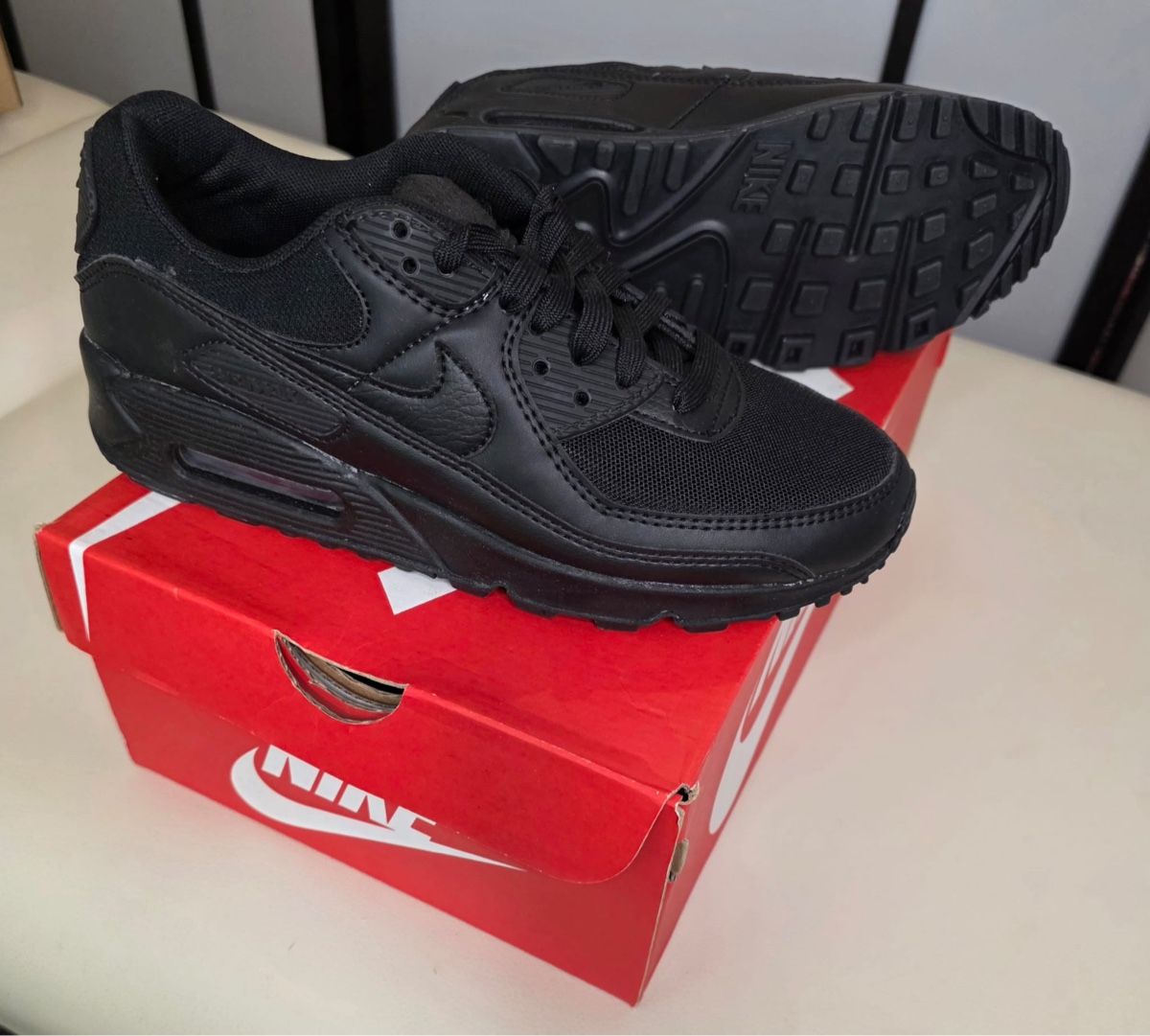 Nike Herrenschuhe: Nike Air Max 90 schwarz – Neu (gemäss Beschreibung) aus Amriswil von flo_r2xt