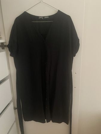 Schwarzes Kleid in Leinen und Viskose Gürtel tailliert 44