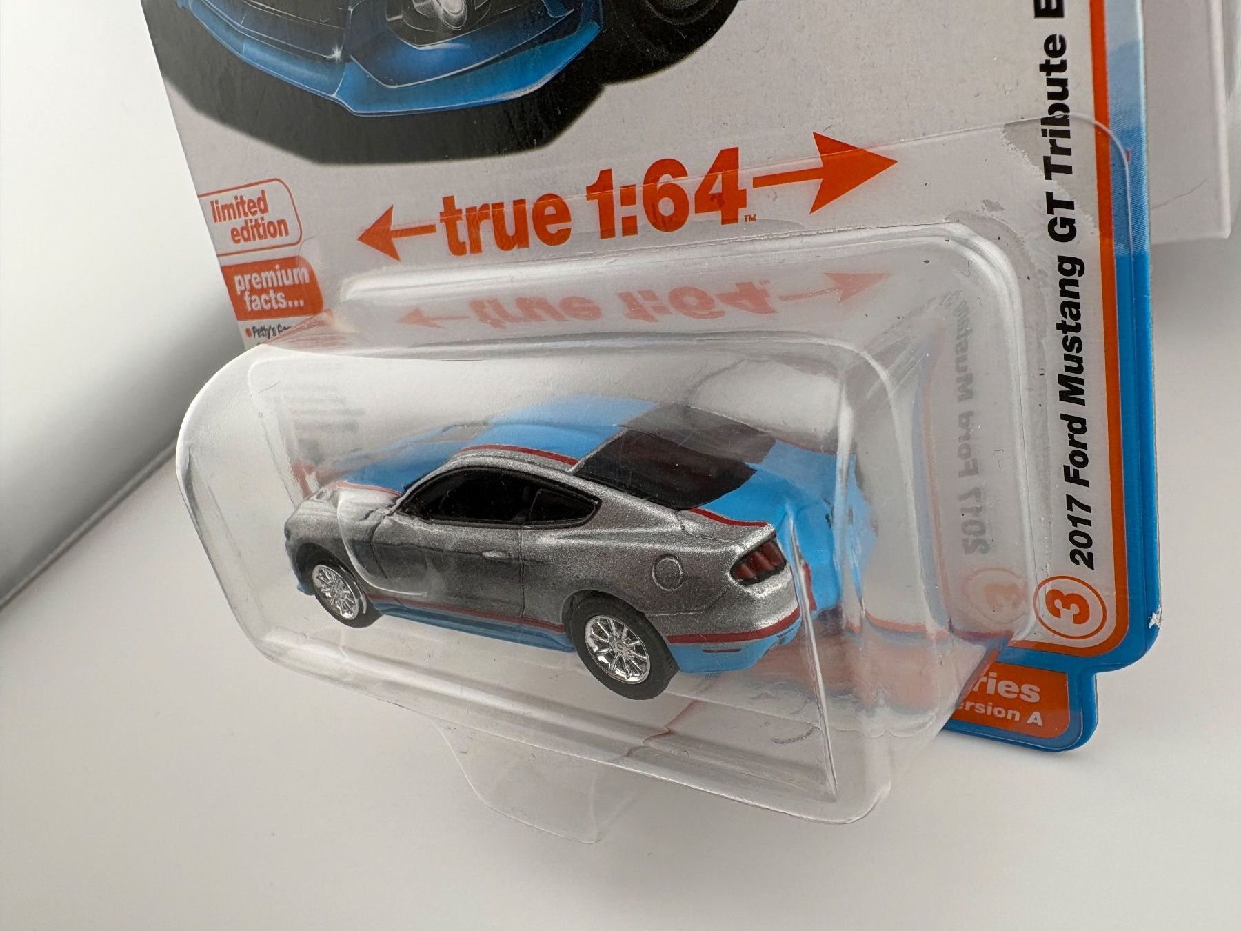 Hot Wheels Modellini d'auto: auto world 2017 Ford Mustang GT Tribute Edition – Nuovo e nell'imballaggio originale da Flawil venduto da HeisseReifen 3