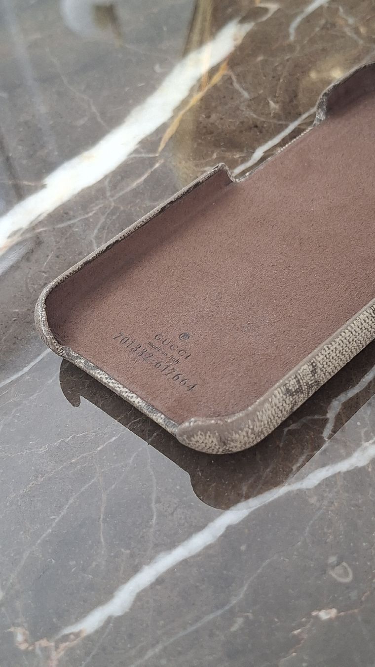 Gucci Cover & Protezioni schermo: GUCCI Handyhülle IPhone 13 – Usato da Diepoldsau venduto da gru_j72q 2