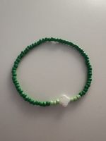 Süsses Sommer-Armband mit Kleeblatt-Anhänger, handgemacht
