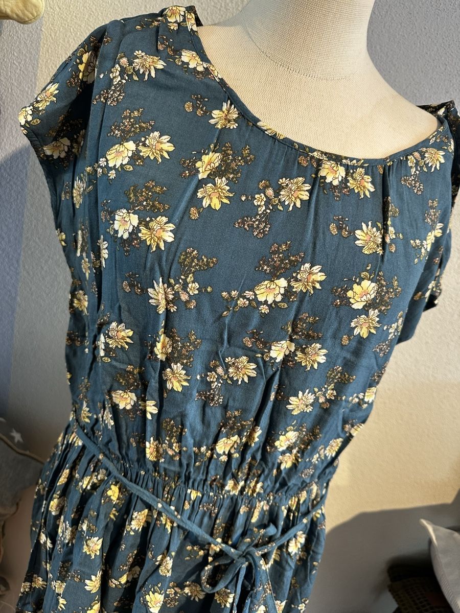 Vestiti: Blumenkleid Gr. 38 grün – Usato da Bassersdorf venduto da Ayumiyamaguchi 2