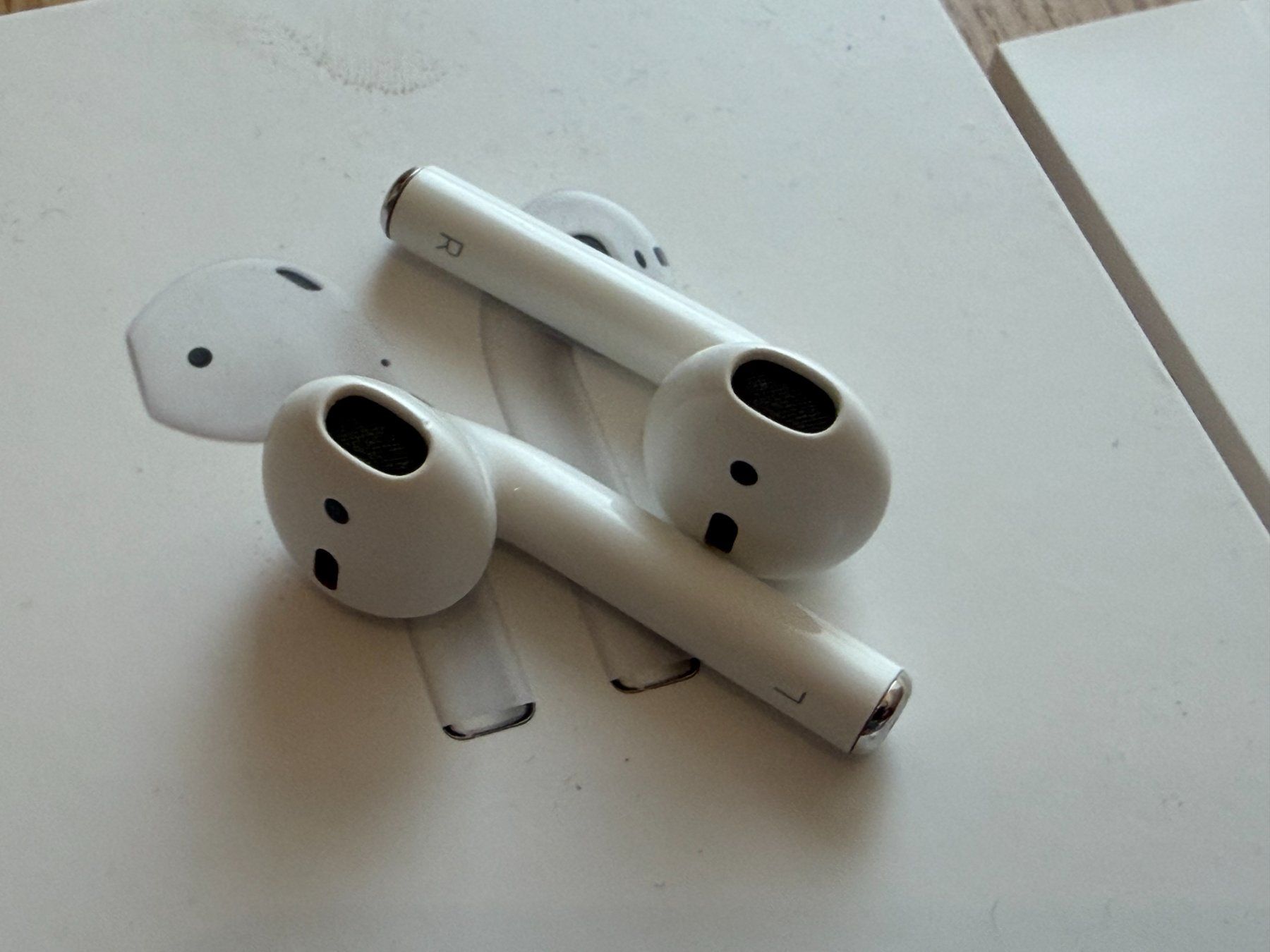 Apple Cuffie: Apple AirPods 2. Generation mit Wireless Charging Case, OVP – Usato da Zürich venduto da greg_richrd 3