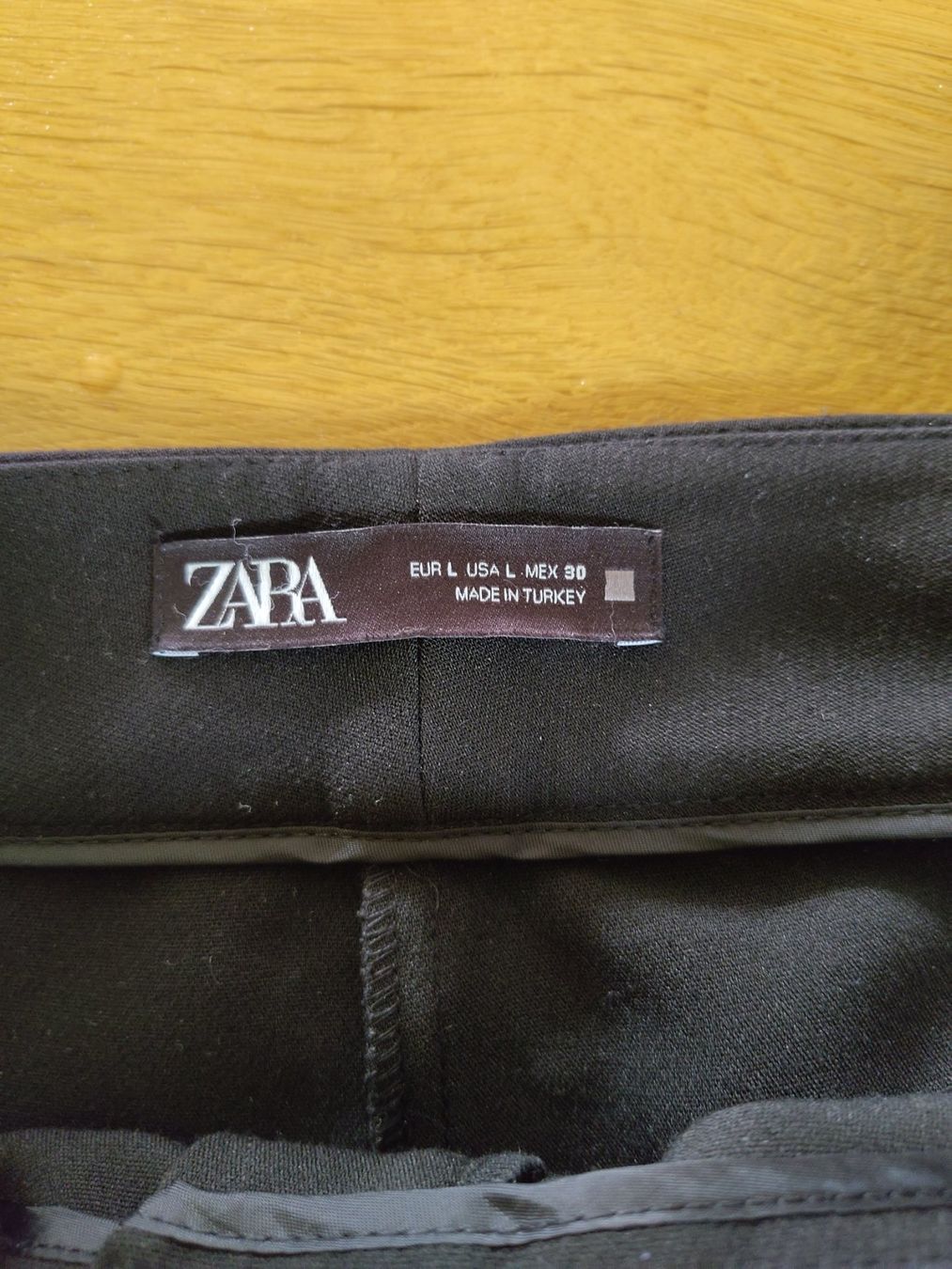 Zara Pantaloni: Hose – Usato da Bern venduto da Linii 3