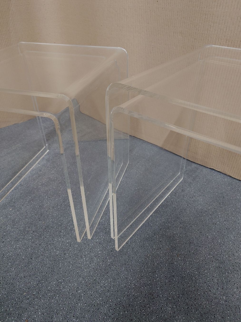 Tavoli: 2er Set Acryl Plexiglas Nachttisch Beistelltisch – Usato da St. Gallen venduto da Second-Life 2