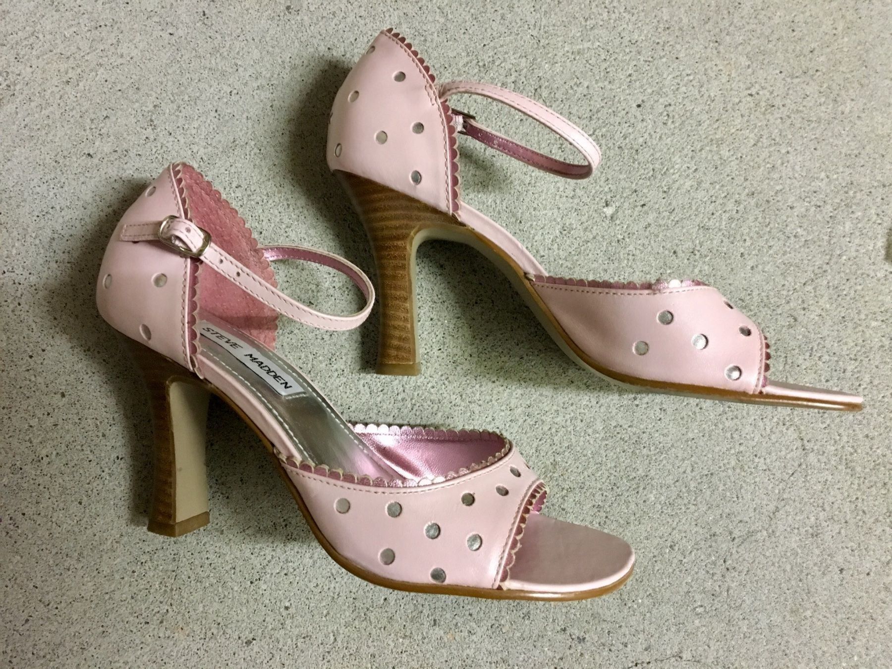 Steve Madden Damenschuhe: Rosa Steve Madden High Heels Grösse 37.5 – Gebraucht aus Winkel von Flyhy2020 1