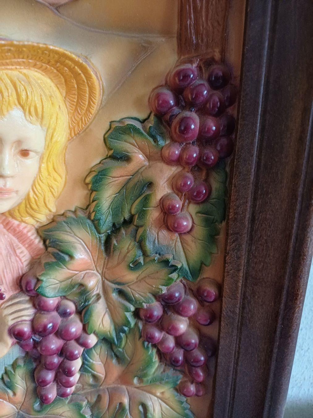 Foto & Immagini: Dreidimensionales Wandbild Relief Mädchen in einem Weinberg – Usato da Marly venduto da Rolmax 3