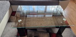 Eleganter Couchtisch mit Glasplatte