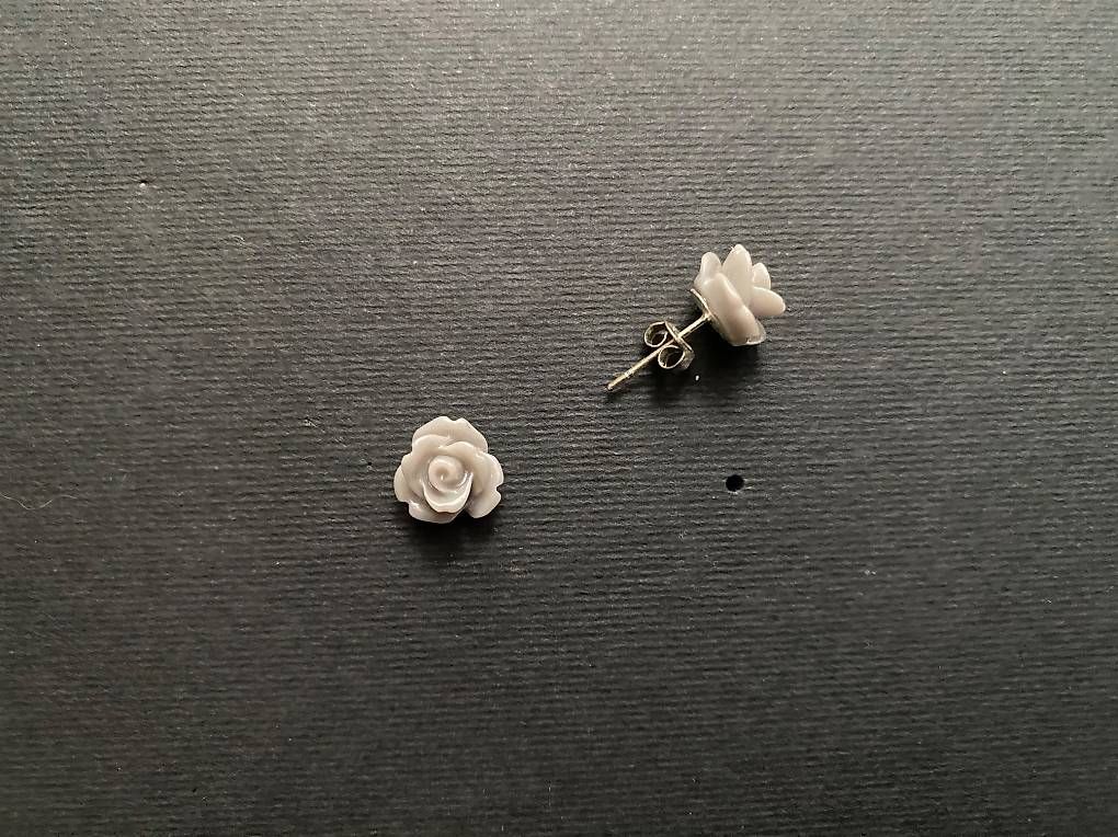 Orecchini pendenti & Orecchini a lobo: Ohrstecker Rose grau – Usato da Rumisberg venduto da Simba97 2