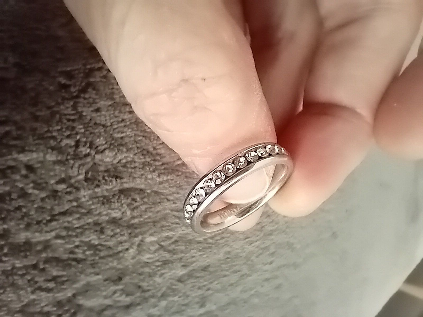 Anelli: Titanium Ring mit Zirkonia Steinen Grösse 56 – Nuovo (secondo la descrizione) da Burgdorf venduto da carodesign1 1
