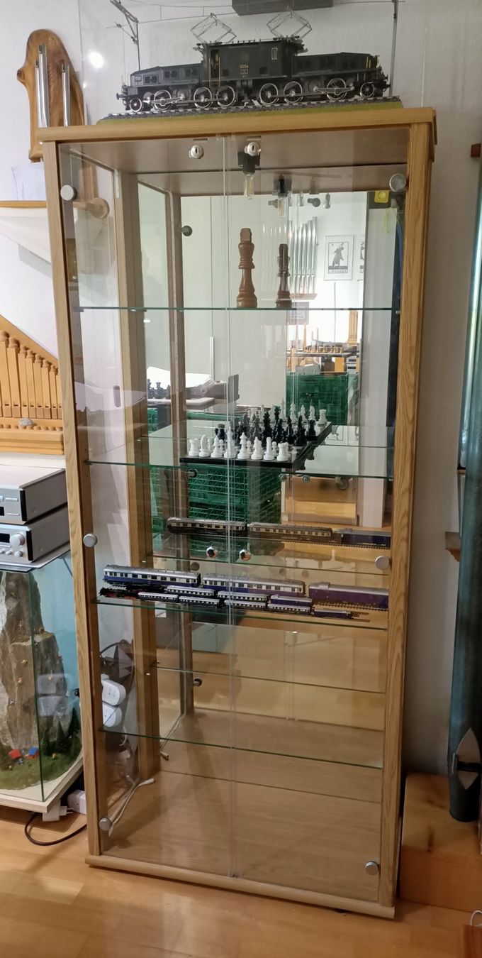 Vetrine: Vitrine staubdicht, abschliessbar – Usato da Zürich venduto da Duracell22
