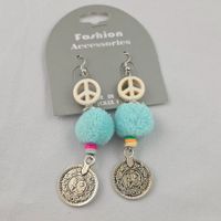 Boho-Ohrringe mit Peace-Zeichen & Pompon – Nickelfrei (522)