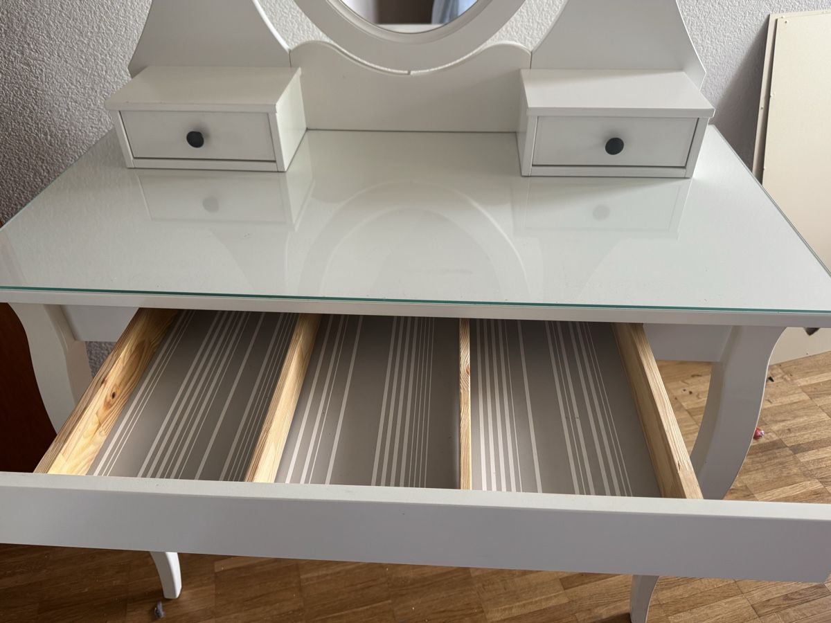 Ikea Tavoli da trucco: Schminktisch – Usato da Kloten venduto da and_9mqp 2