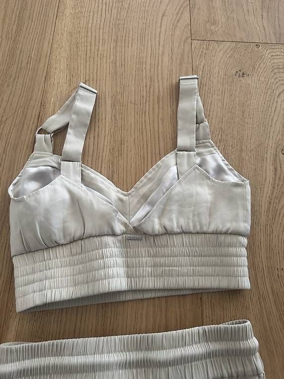 Lotti di vestiti: Guess Zweiteiler – Usato da Winkel venduto da cor_2sss 3