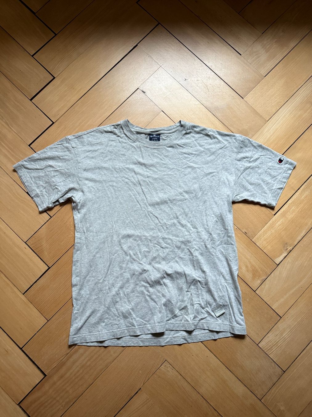 Champion T-shirt: CHAMPION - T-Shirt hellgrau L – Usato da Zürich venduto da Diazaio