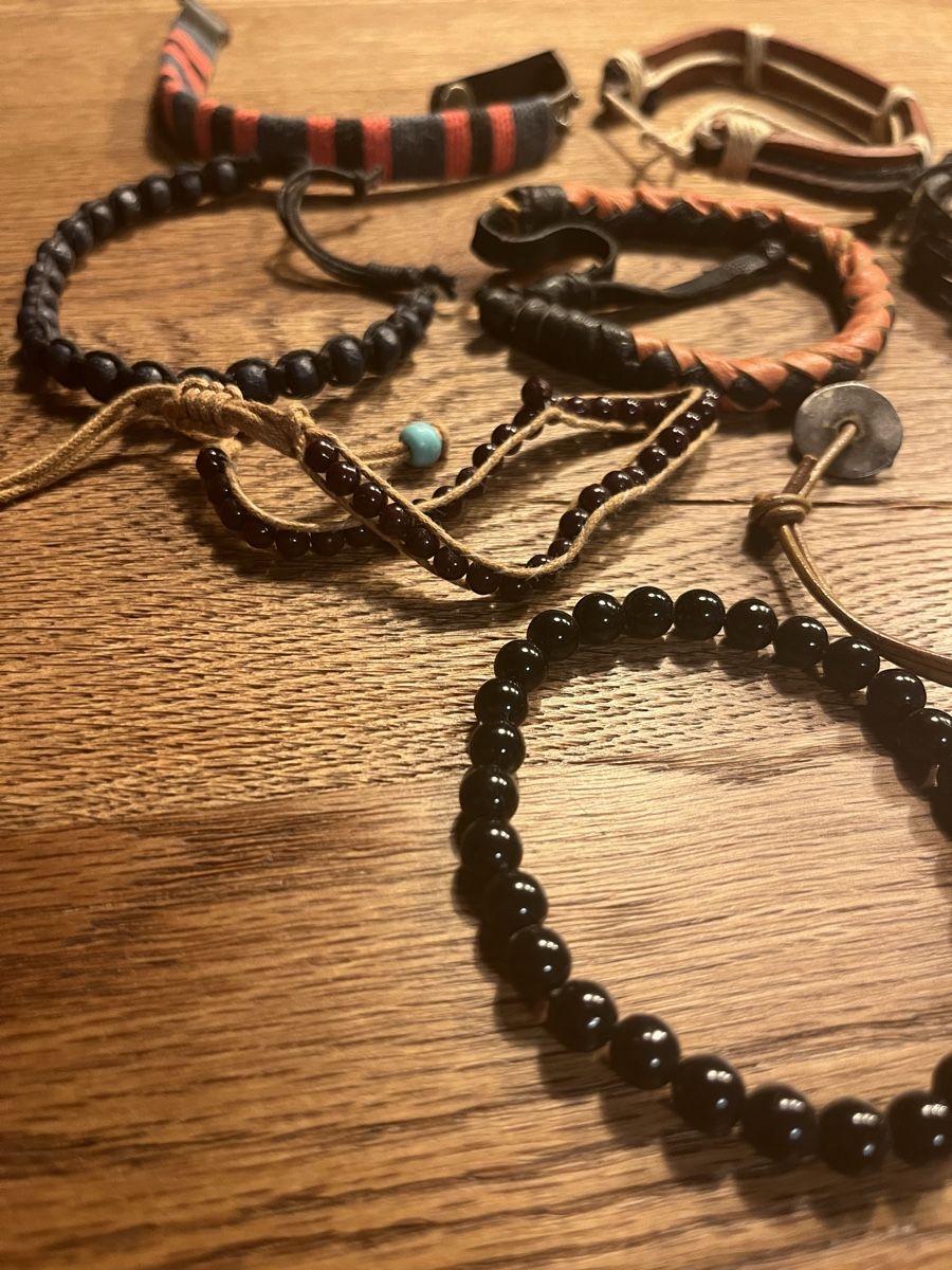 Armbänder & -reifen: Diverse Herren Armbänder 8 Stk. – Gebraucht aus Zollikerberg von LLV 1