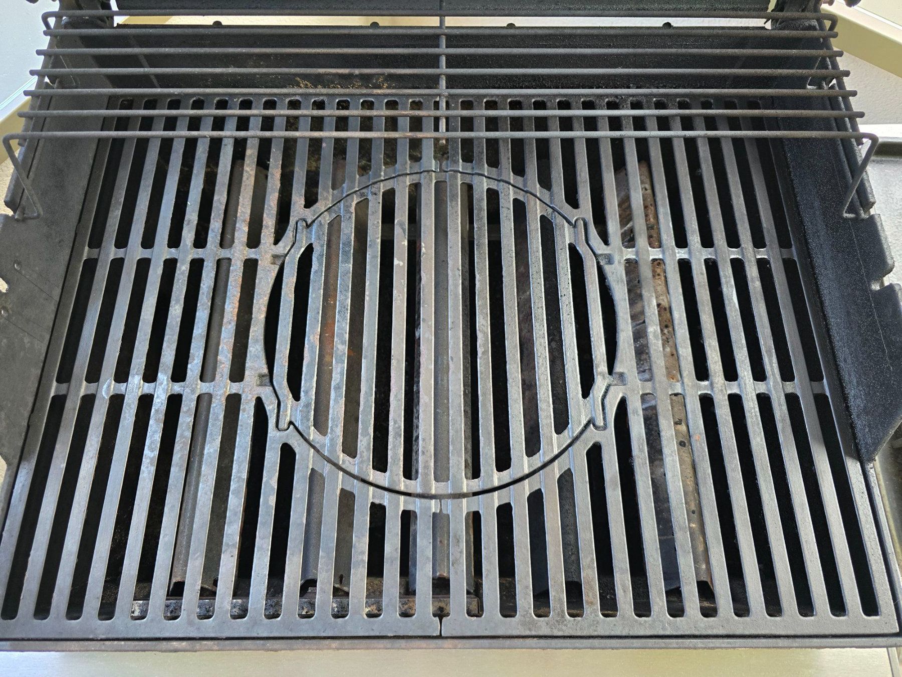 Weber Griglie: Weber Genesis E-330 Gasgrill mit Sear Station und Abdeckung – Usato da Brigerbad venduto da Tu4latin 6