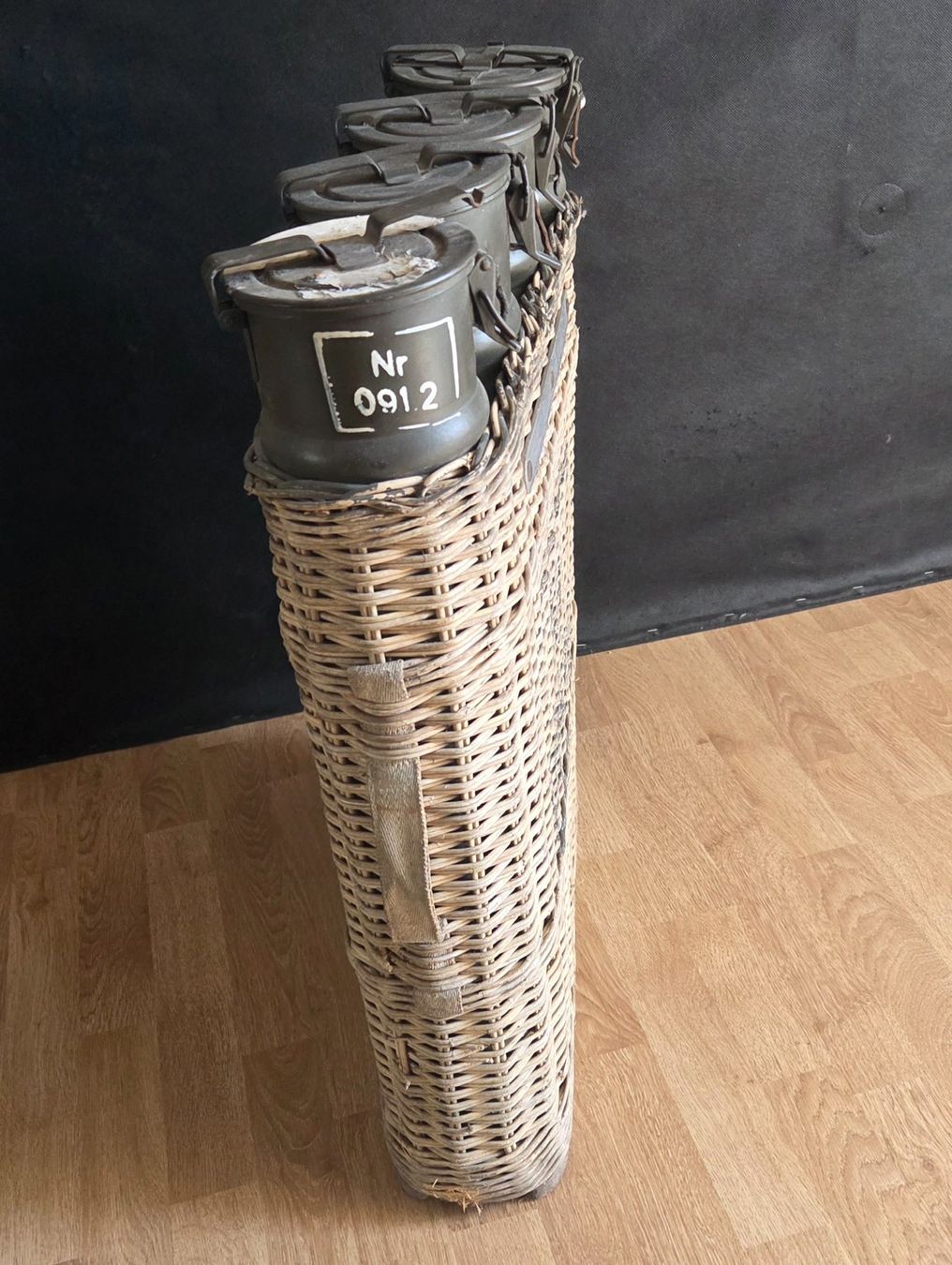 Attrezzatura & Pezzi di ricambio: Original Schweizer Armee Munition & Granaten Korb – Usato da Grellingen venduto da S.J.1. 1