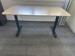 Schreibtisch höhenverstellbar