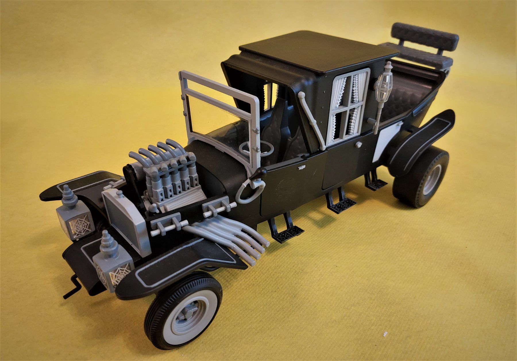 Modellbausätze & Standmodelle: The Munsters Modell 1:15 Munster Koach Black & White – Gebraucht aus Igis von magneto_hg 1