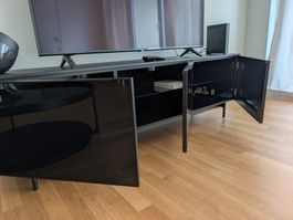 IKEA RANNÄS TV-Bank mit Türen – wie neu