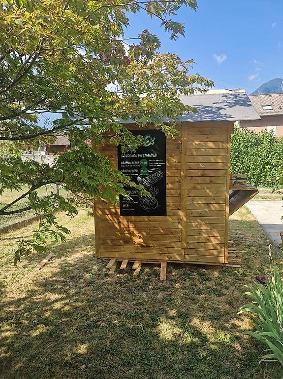 Articoli in legno: Petit chalet en bois  comme neuf  – Usato da Roche VD venduto da Cavautdelor-12 1