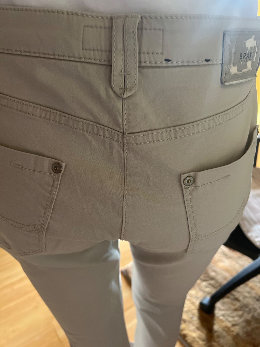 Brax Pantaloni: Brax beige klassischer langer Schnitt 38 – Usato da Bonaduz venduto da Malves10 1