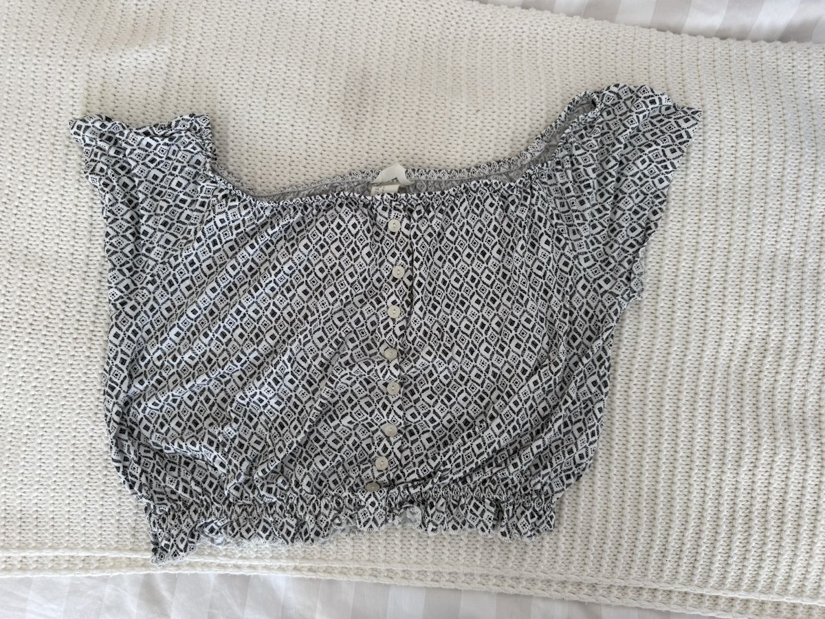H&M Top: Top mit Muster H&M Grösse S neuwertig – Nuovo (secondo la descrizione) da La Punt Chamues-ch venduto da EliC_8.8.