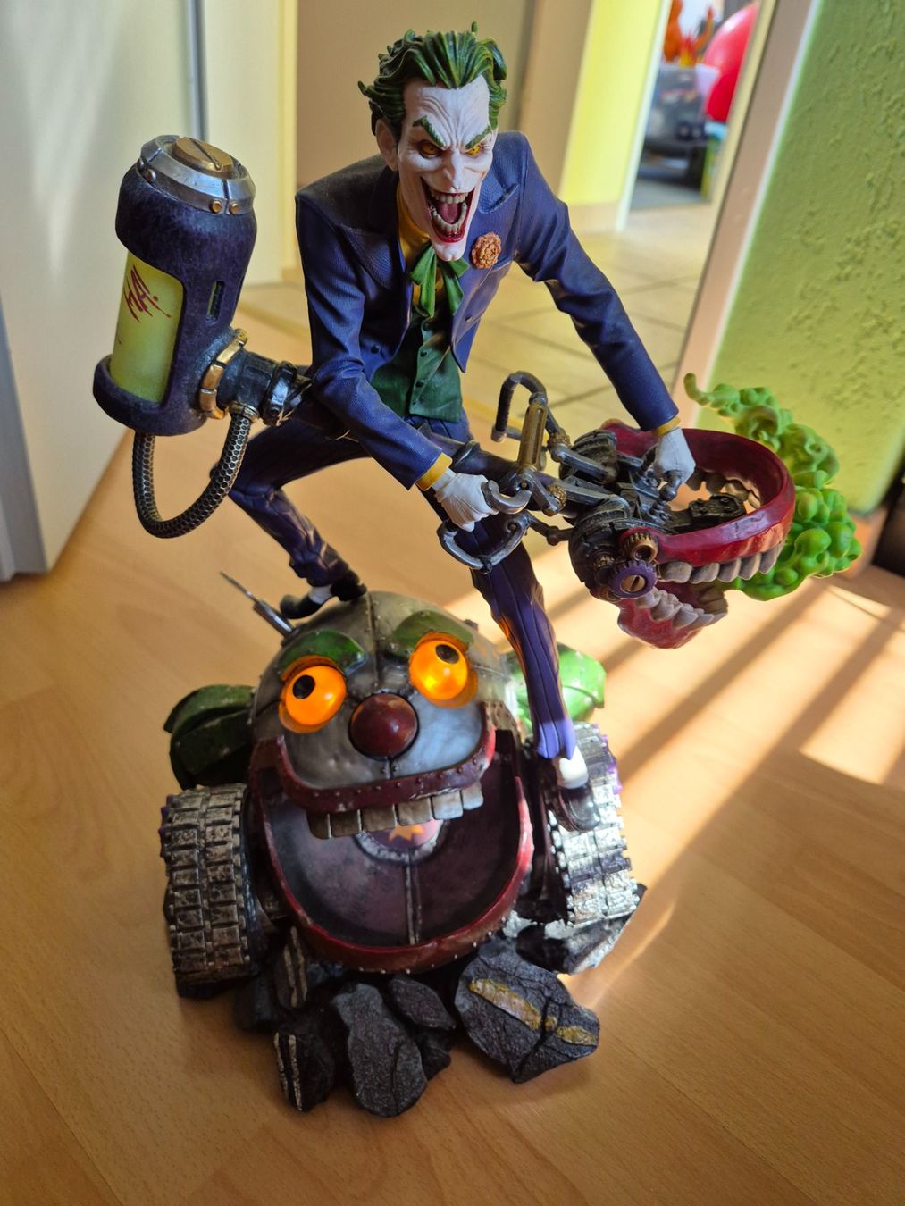 Statuette: The Joker Statue – Usato da Lostorf venduto da Mediabookfan