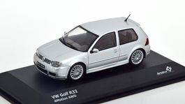 VW Golf IV R32 2002-2004 silber met.      1:43 von Solido