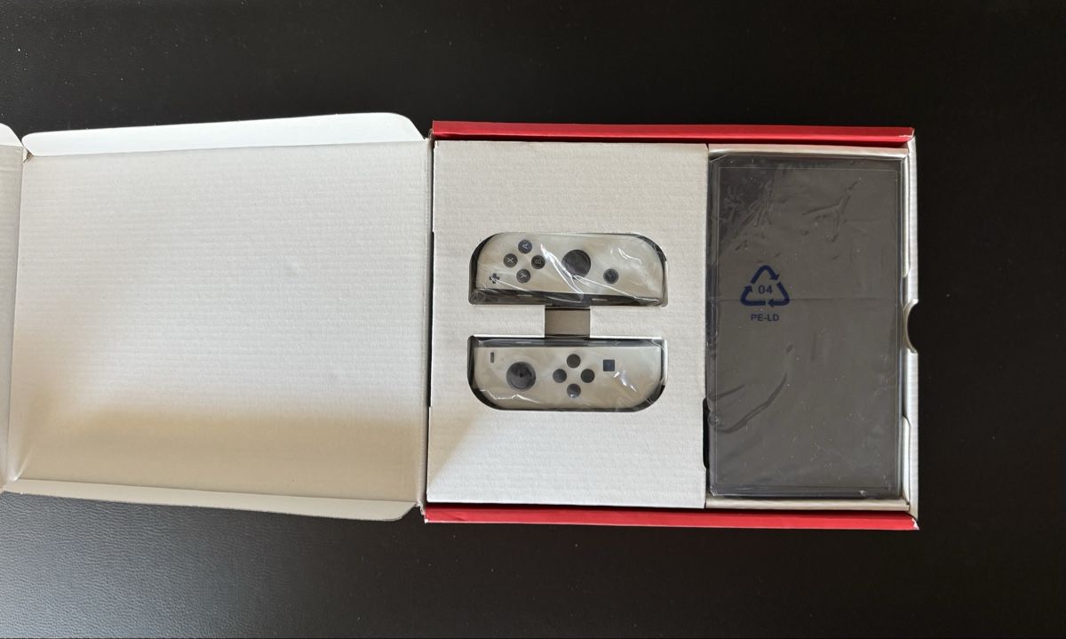 Nintendo Consoles: Nintendo Switch OLED et accessoires – D'occasion à Blonay par ADO_79 1