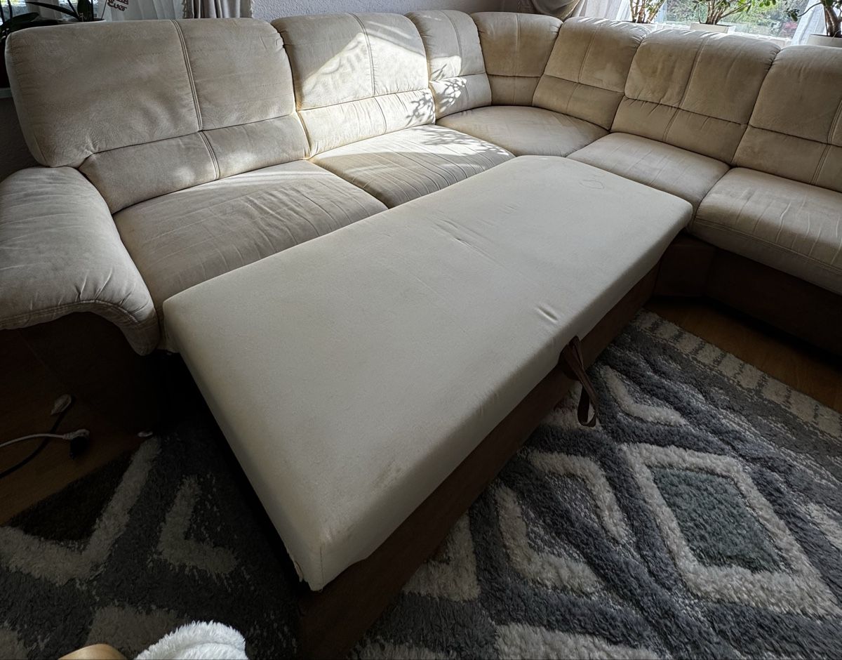 Sofas: Grosses Ecksofa mit Schlaffunktion, einfacher Transport – Gebraucht aus Wolfhausen von yav_kxl9 8