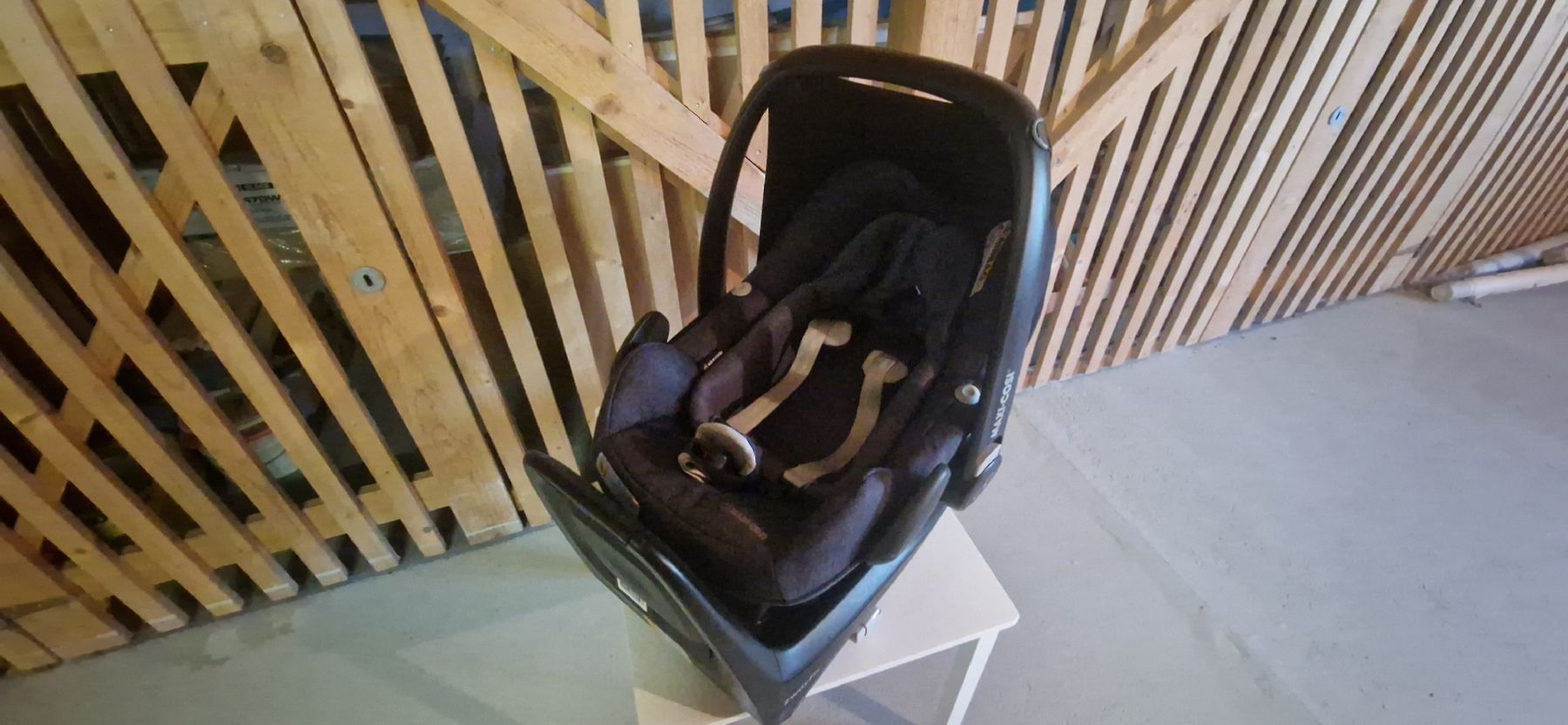 Maxi-Cosi Seggiolini per auto: Maxi-Cosi Pebble Plus + 2wayFix Isofix Base + Winterfussack – Usato da Bellmund venduto da Mr.Camaro 4