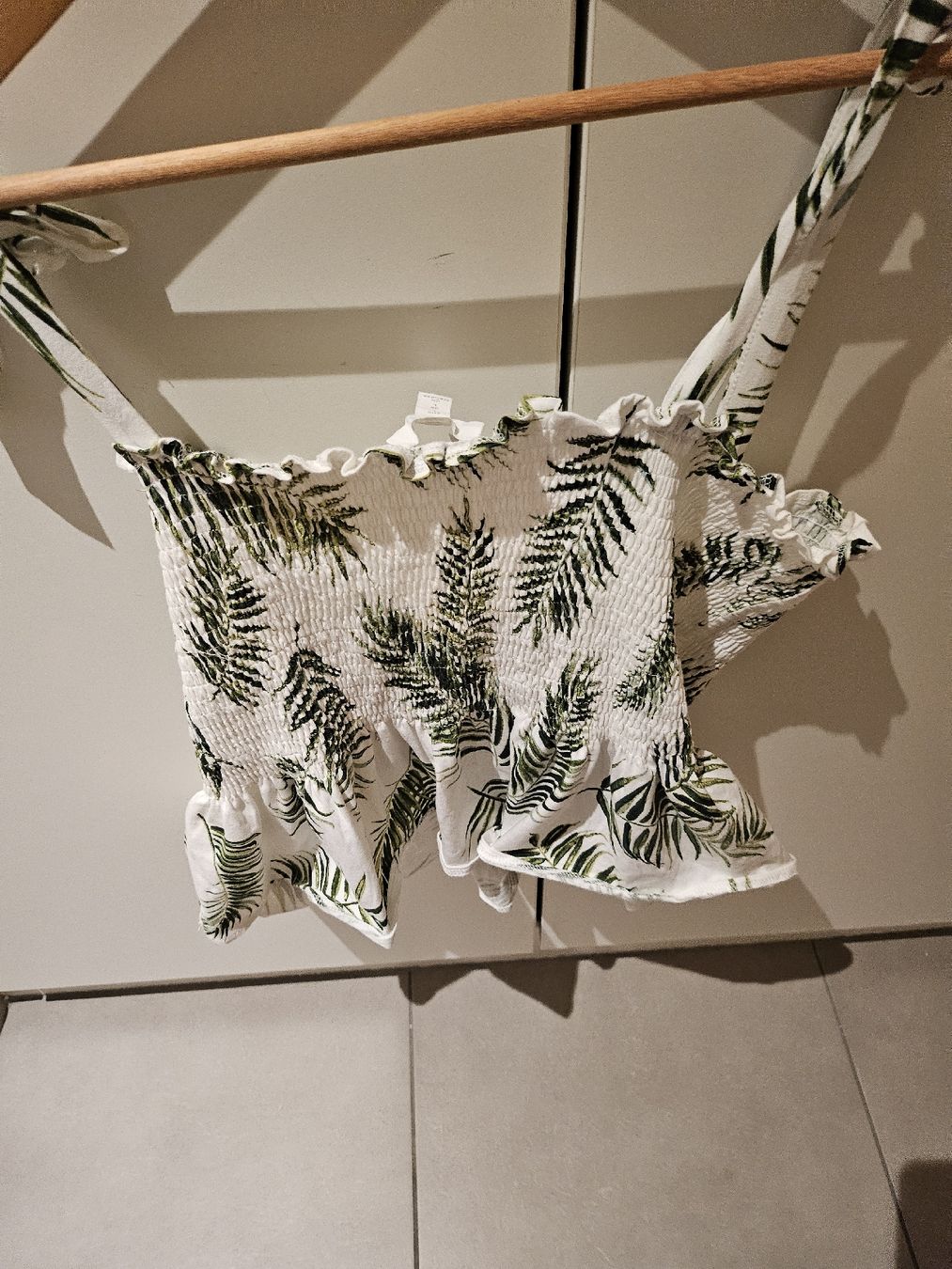 H&M Tops: Top blanc feuilles – Neu und originalverpackt aus La Tour-de-Peilz von mar_2r26 2