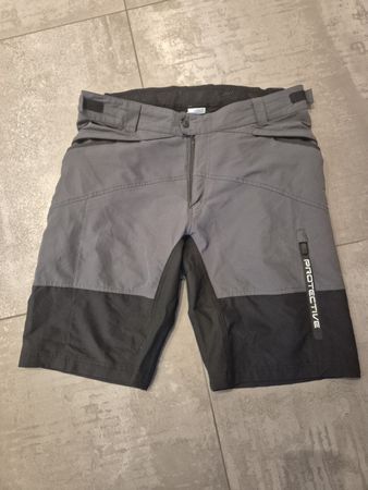 Herren Bike Shorts grau/schwarz Grösse L (eher XL) neuwertig