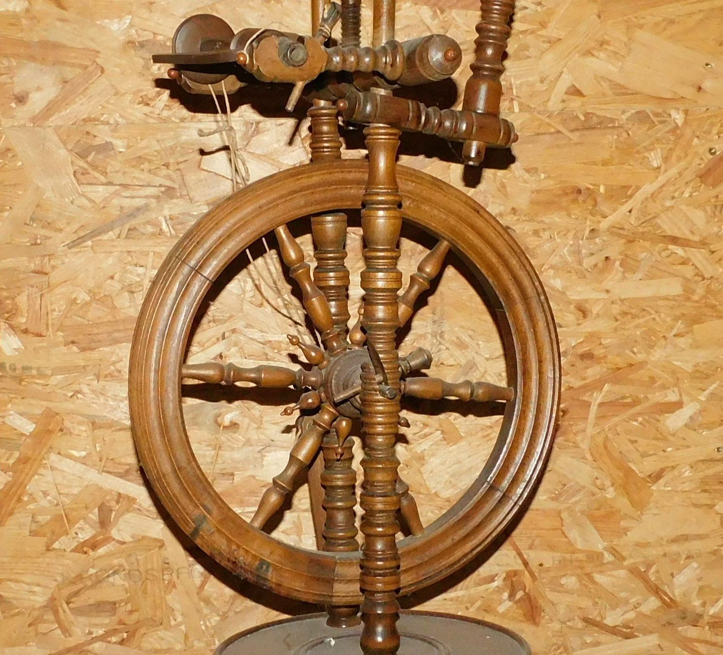 Ruote per filare: Spinnrad altes Holzspinnrad – Usato da Sursee venduto da 76