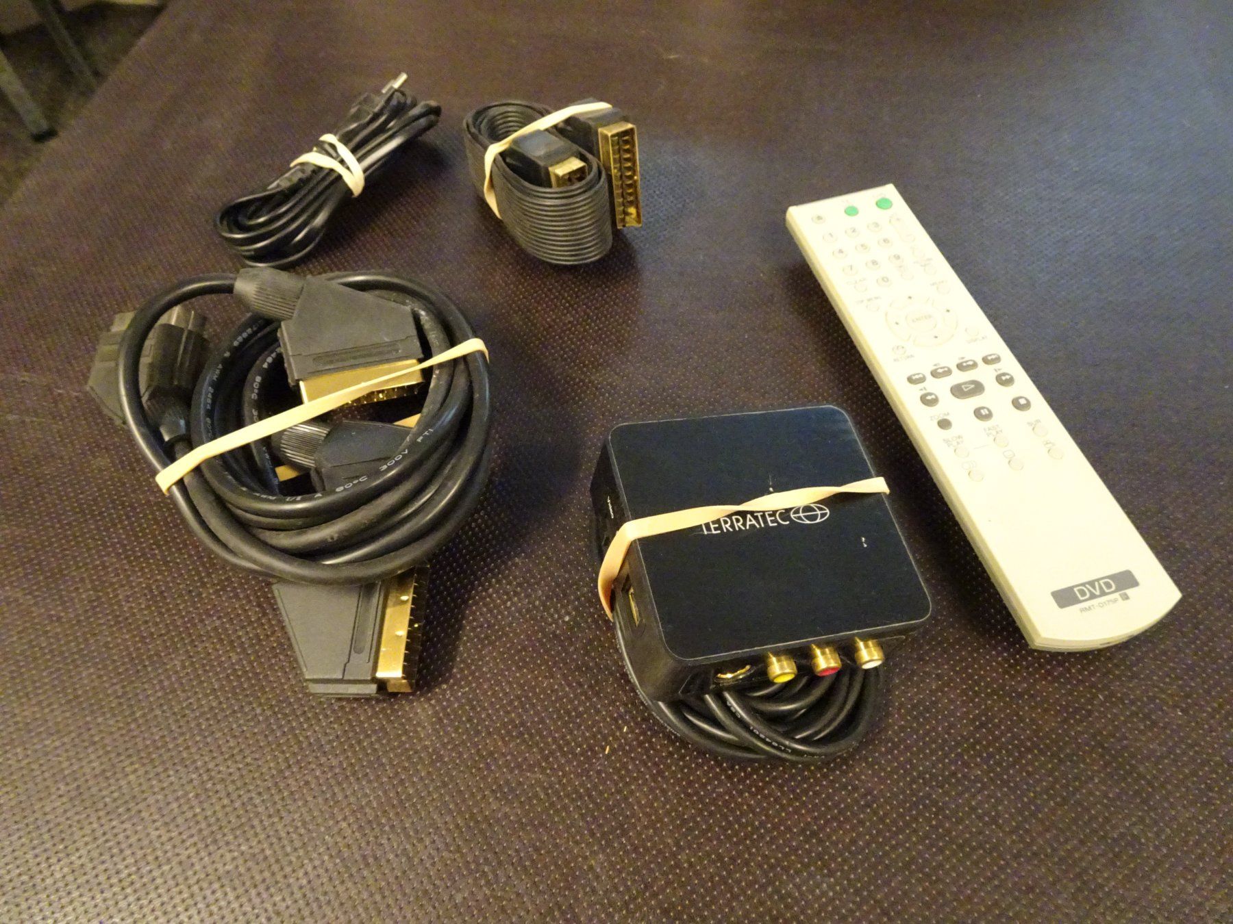 Sony Audio- & Mediensysteme: CD/DVD-Player Sony DVP-NS52P, inkl. diverser Kabel – Gebraucht aus Oberwangen b. Bern von est_d8gf 3