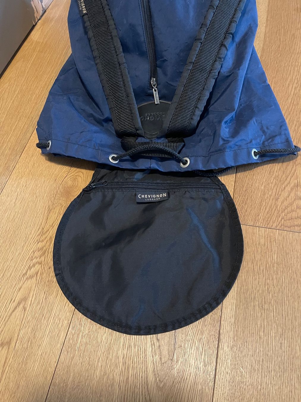 Taschen: Chevigon Rucksack/Turnbeutel Dunkelblau – Gebraucht aus Turbenthal von mmtuescher 4