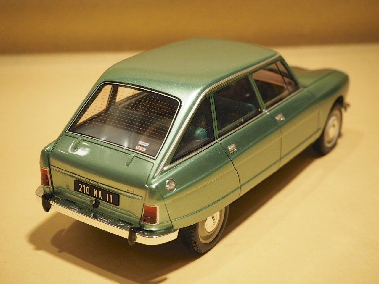 Otto Models Modellini d'auto: Citroen Ami 8 - Ottomobile 1/18 – Nuovo e nell'imballaggio originale da Winterthur venduto da 602ccm 1