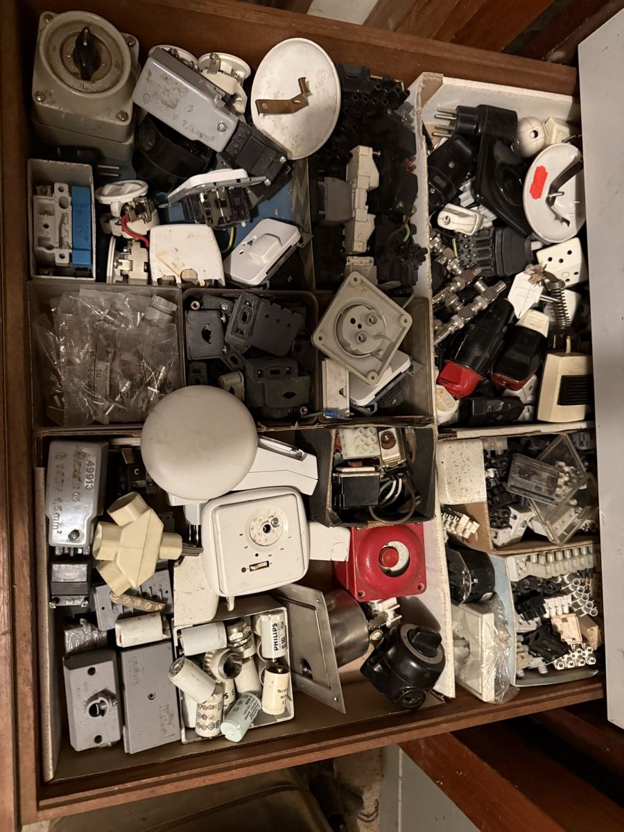 Stecker: Elektro Installationsmaterial Konvolut gemischt gebraucht – Gebraucht aus St. Margrethen SG von meg_6b9w