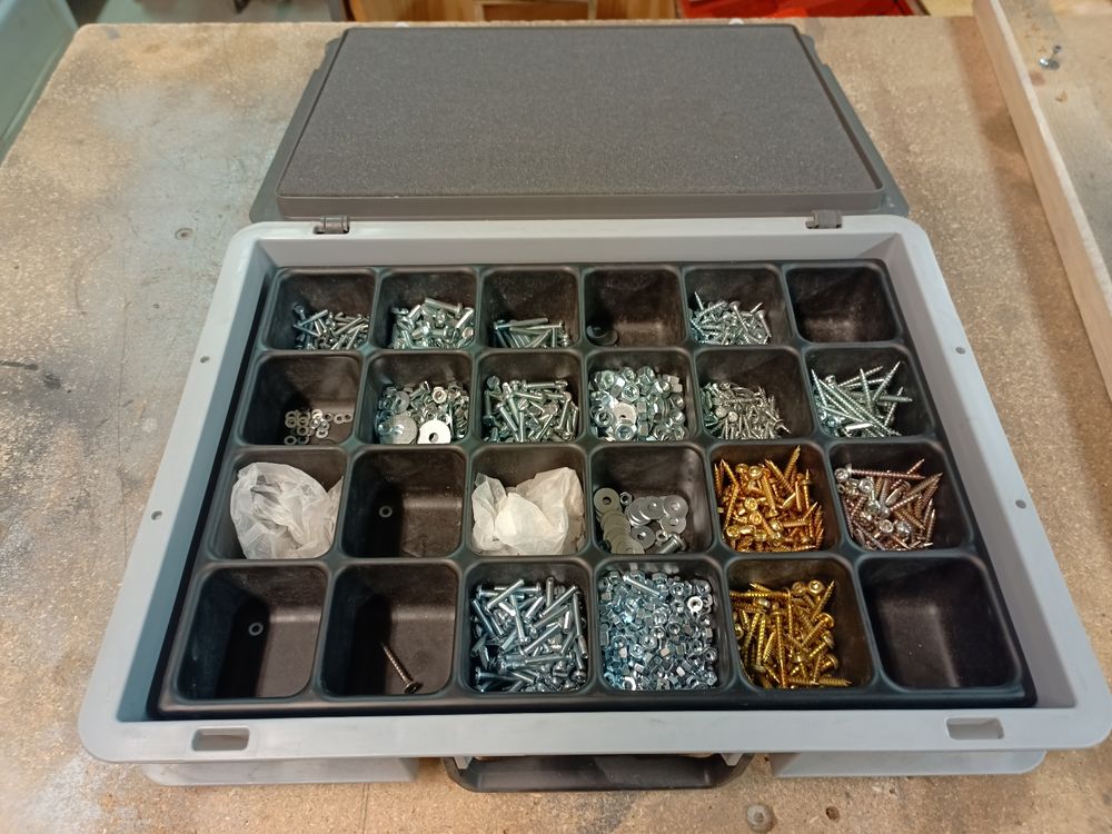 Schrauben Rako Box Nr3 (Gebraucht) in Weisslingen für CHF 19 – nur ...