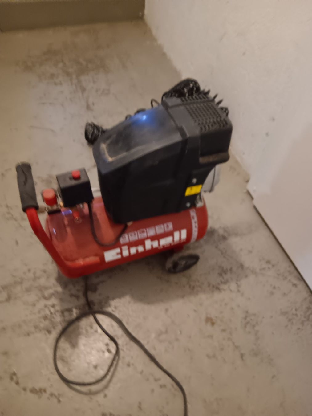 Compressori: Einhell Kompressor TE-AC 230/24 gut erhalten, mit Schlauch. – Usato da Unterkulm venduto da chr_298s 2