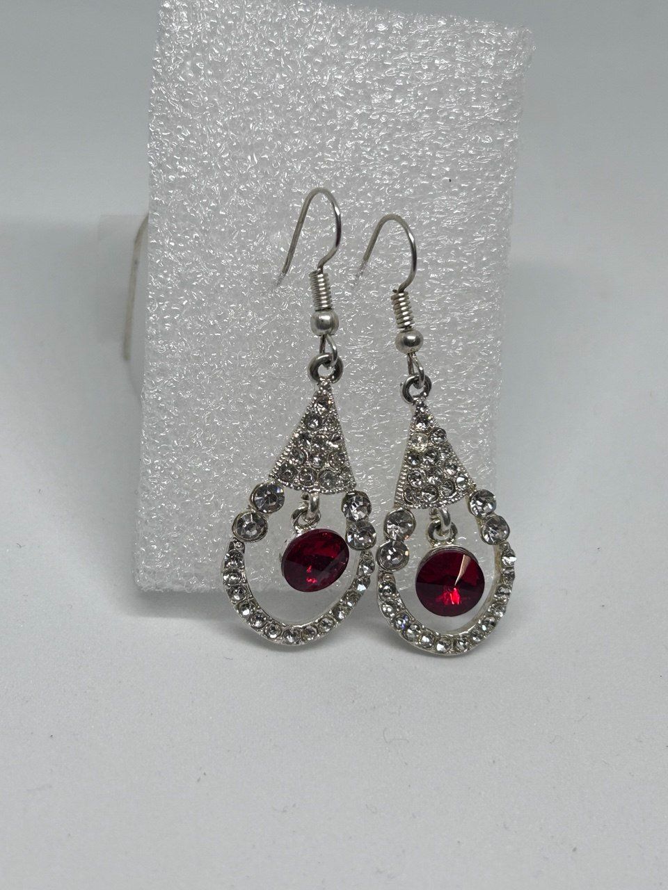 Orecchini pendenti & Orecchini a lobo: Orecchini Pendenti da Sera Stile Vintage con Strass Rossi – Usato da Giubiasco venduto da LorisVale 2