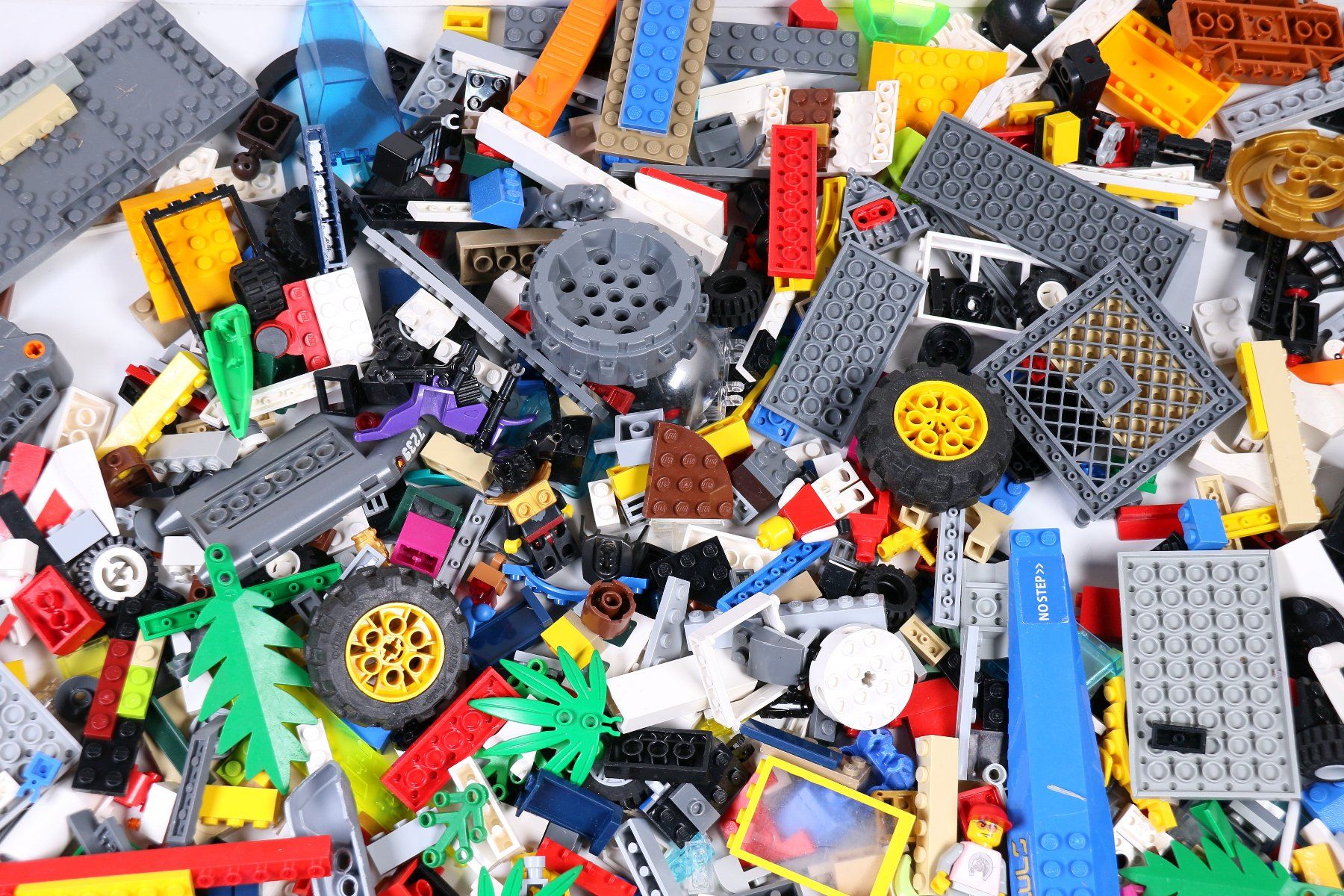 Lego Baukästen: 1.5 kg. Legoteile mit Minifiguren – Gebraucht aus Hettlingen von Scholi99 2