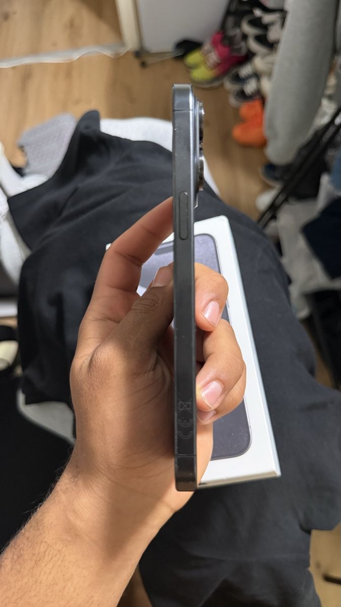 Apple Telefoni cellulari / Smartphones: Apple iPhone 15 Pro Max 256GB – Usato da Neuhausen venduto da agh_g2nd 3